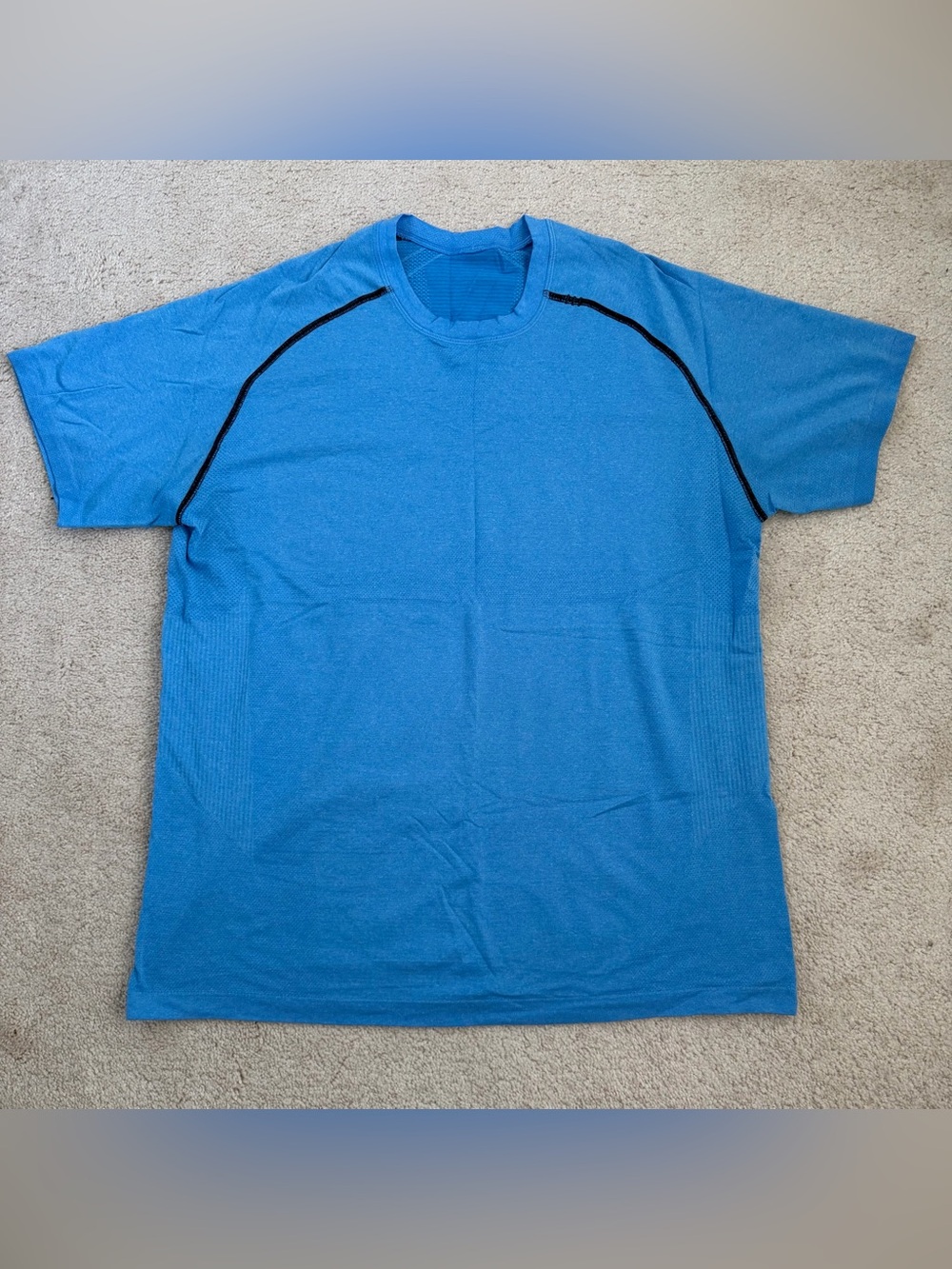 lululemon Men's Metal Vent Tech Short Sleeve Crew T. Blue w/Black Piping